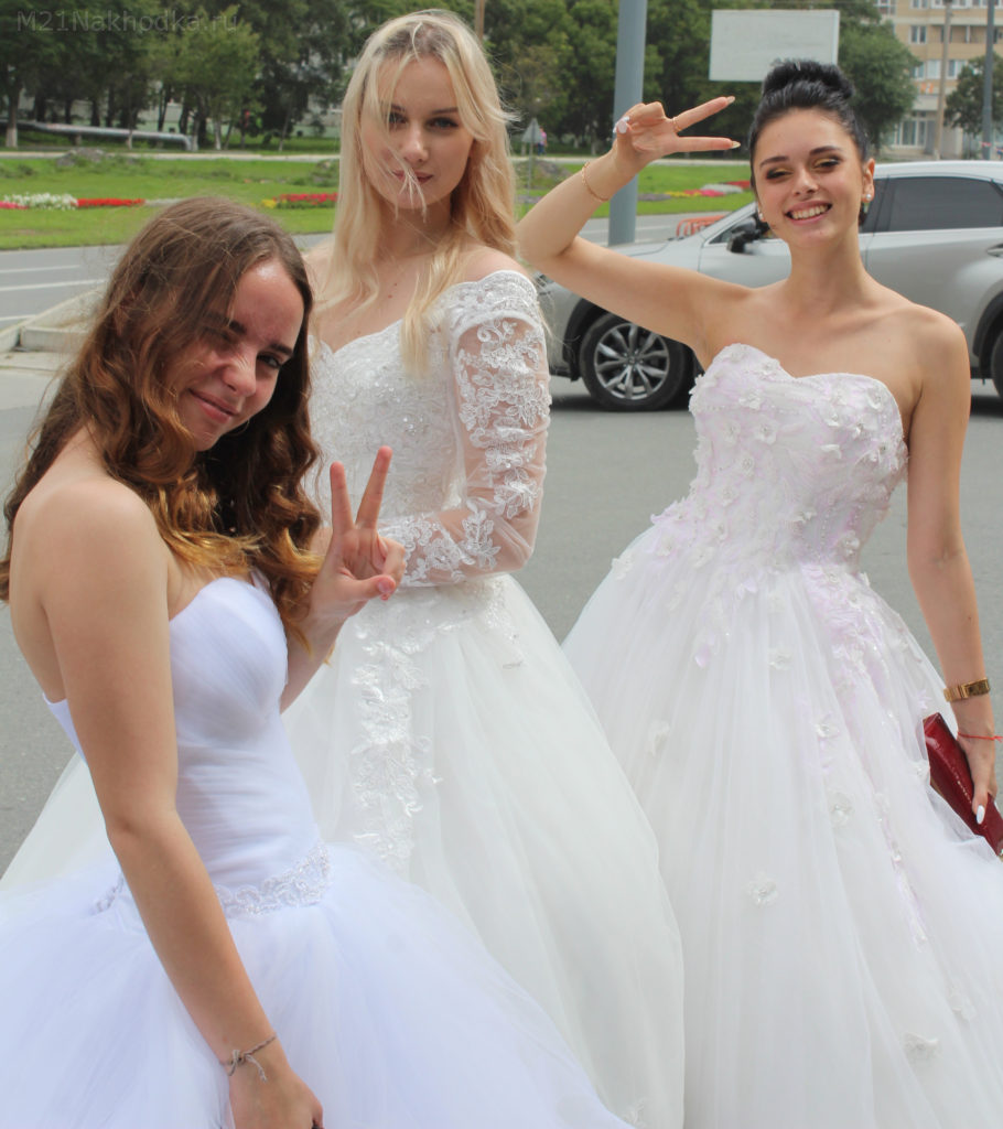 Модели сентября 2019, три невесты, фото 1